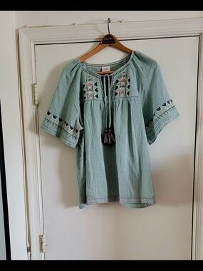 Knox Rose Sage Green Embroidered Peasant Tunic